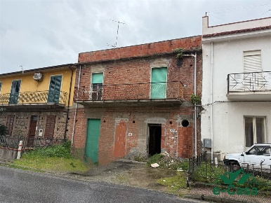 Foto Case semi ndipendenti in VIA NAZIONALE, Falcone Centro di 150 m²
