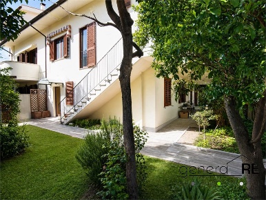 Foto Villa unifamiliare a Spoltore di 263 m² con 8 locali in vendita