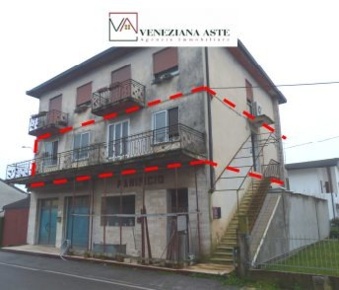 Foto Appartamento in Via Roma, Meolo Centro di 115 m² con 6 locali