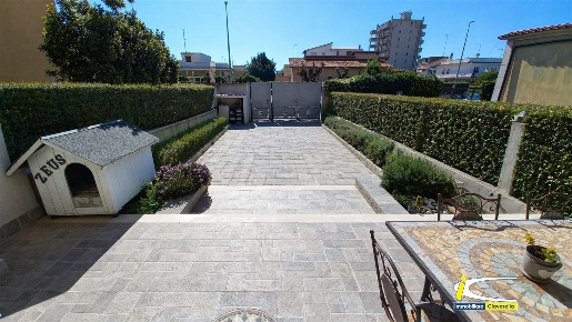 Foto Villa unifamiliare a Ladispoli Zona Domitilla di 80 m² con 3 locali
