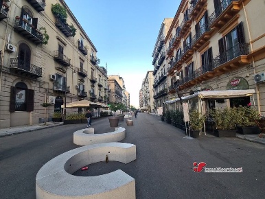 Foto Appartamento in via emerico amari, Palermo di 110 m² con 3 locali