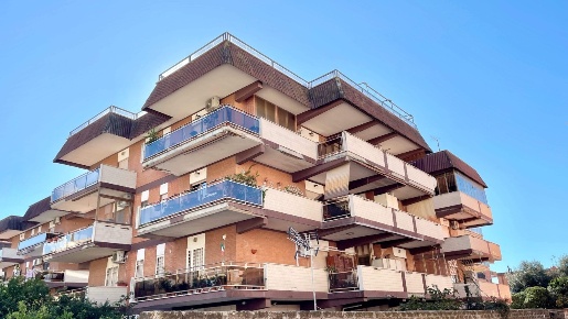 Foto Appartamento in Via Gran Bretagna 66/A, Pomezia di 84 m² con 3 locali