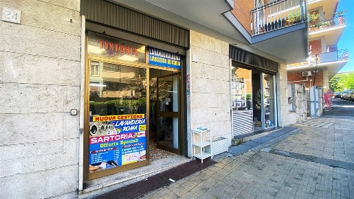 Foto Negozio in Via Ludovico di Breme, Roma Talenti - Monte Sacro di 48 m²