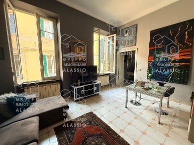 Foto Appartamento in Viale Martiri, Albenga Centro di 144 m² con 4 locali