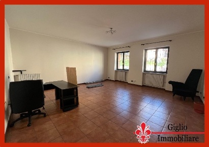 Foto Ufficio in Via Crocefisso, Tradate Centro di 40 m² con 1 locali