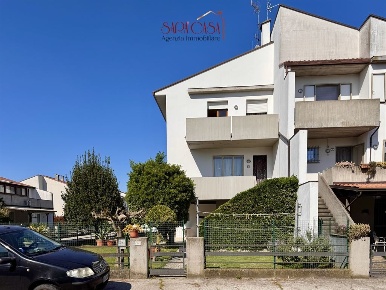 Foto Case semi ndipendenti a Russi San Pancrazio di 146 m² con 4 locali