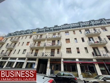 Foto Appartamento in Via Fogazzaro, Milano Montenero di 90 m² con 4 locali