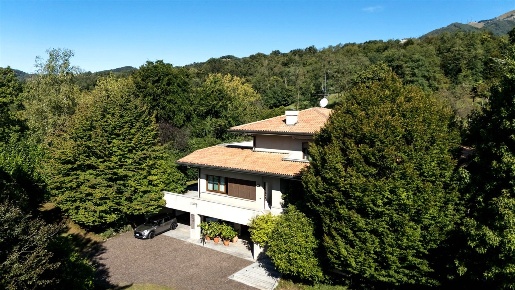 Foto Villa unifamiliare in via don lorenzo riva, Palazzago Gromlongo