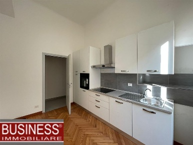 Foto Appartamento in Via Spartaco, Milano Montenero di 160 m² con 5 locali