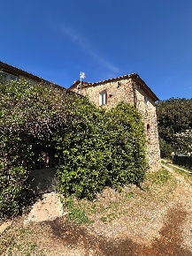 Foto Appartamento a Buti Centro di 85 m² con 4 locali in vendita