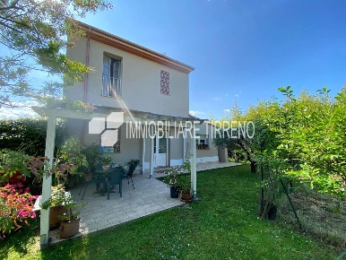 Foto Villa unifamiliare a Massa Rinchiostra - Quercioli di 88 m² in vendita