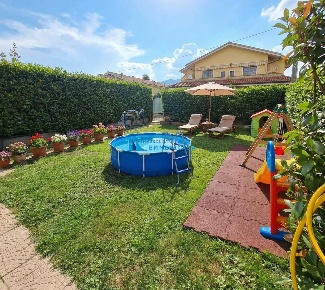 Foto Appartamento a Massa Marina di Massa Centro di 86 m² con 3 locali