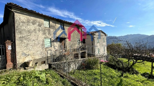 Foto Case semi ndipendenti a Borgo a Mozzano Cune di 70 m² con 5 locali