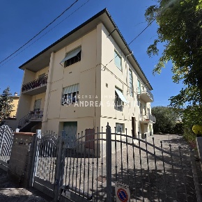 Foto Appartamento a Cascina Semicentro di 90 m² con 4 locali in vendita