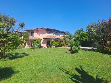 Foto Appartamento a Carrara Avenza di 100 m² con 4 locali in affitto