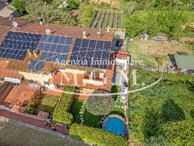 Foto Villa a schiera a Santa Maria a Monte Centro di 105 m² con 6 locali