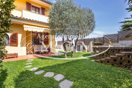 Foto Villa a schiera a Santa Maria a Monte Centro di 105 m² con 6 locali
