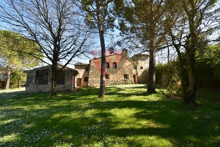 Foto Casa indipendente a Colle di Val d'Elsa di 360 m² con 7 locali