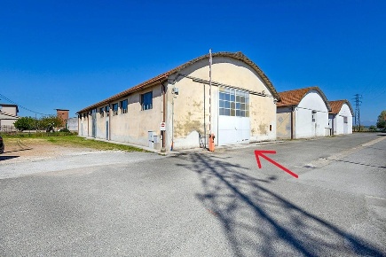 Foto Capannone industriale a Ponsacco Centro di 416 m² con 4 locali
