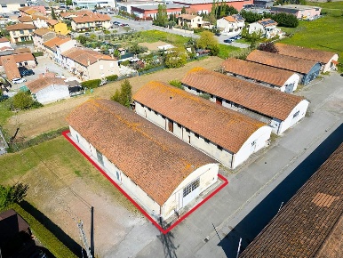 Foto Capannone industriale a Ponsacco Centro di 416 m² con 4 locali