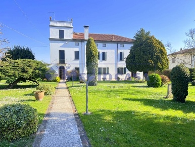 Foto Casa indipendente in piazza fetonte, Crespino di 770 m² con 11 locali