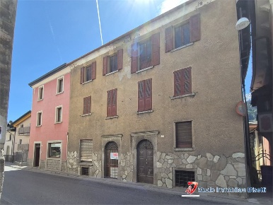 Foto Case semi ndipendenti in Via Ventotto Ottobre, Vezza d'Oglio di 485 m²