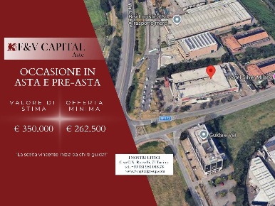 Foto Locale commerciale in Via Cusago, Milano Muggiano di 388 m² in vendita