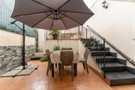 Foto Appartamento in Via Crocifisso 26, Aci Castello di 98 m² con 5 locali