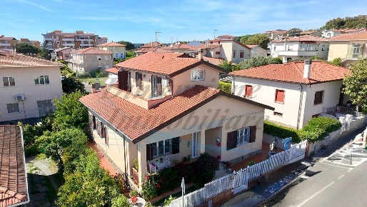 Foto Villa unifamiliare in Via Gian Domenico Romagnosi, Rosignano Marittimo