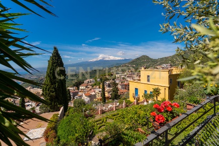 Foto Villa unifamiliare in Via Leonardo Da Vinci 5, Taormina Centro