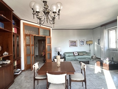 Foto Appartamento a Terracina Centro di 120 m² con 5 locali in vendita