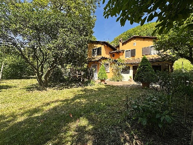 Foto Casale in Via di Presentino, Vaiano Carmignanello di 140 m² in vendita