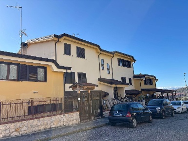 Foto Appartamento in via Fausto Gullo 141, Spezzano della Sila di 65 m²