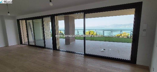 Foto Appartamento in via per Albisano, Torri del Benaco Centro di 154 m²
