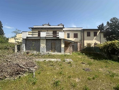 Foto Rustico a Montespertoli di 360 m² con 15 locali in vendita