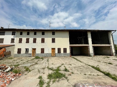 Foto Casa indipendente in CANTONE CERRETO 3, Casale Monferrato di 250 m²