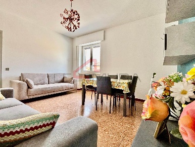 Foto Appartamento a Sorgà Centro di 120 m² con 6 locali in vendita