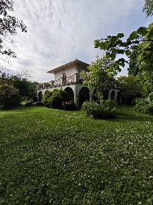 Foto Multiproprietà a San Benedetto Po Centro di 1200 m² con 15 locali