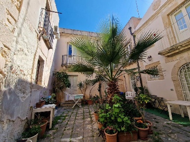 Foto Appartamento in Via Nizza, Siracusa Ortigia di 60 m² con 2 locali