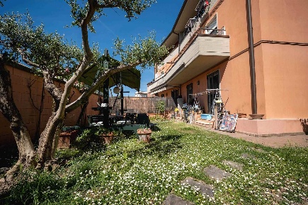 Foto Appartamento in via Vespucci, Firenze Novoli di 100 m² con 4 locali