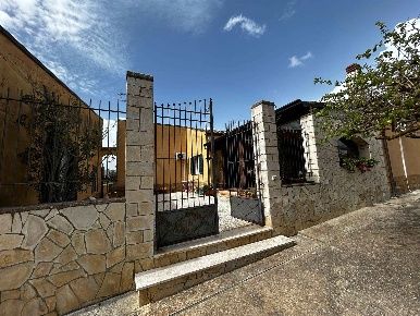 Foto Villa unifamiliare a Caltanissetta di 245 m² con 5 locali in vendita