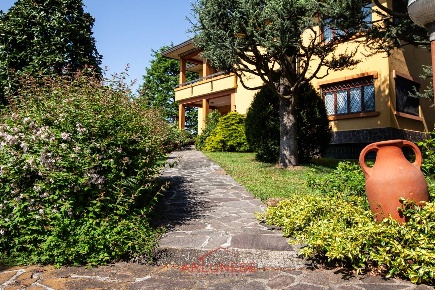 Foto Casa indipendente in Via Valsugana 4, Arconate di 500 m² con 6 locali