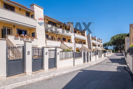 Foto Villa a schiera in Via Bagnatica 26, Roma Valle Muricana di 110 m²