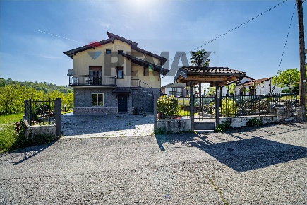 Foto Appartamento in Via Avanzini 4, Brenta di 90 m² con 3 locali