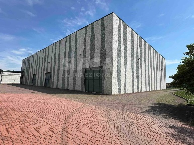 Foto Capannone industriale a Trezzo sull'Adda di 2400 m² in affitto