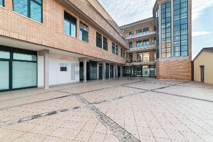 Foto Negozio in Piazza Martiri delle Foibe Istriane 1, Jesi San Giuseppe
