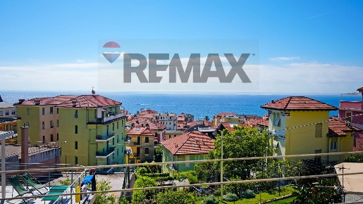 Foto Appartamento in Via Creuza De Tasca 7, Varazze Centro di 90 m²