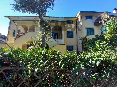 Foto Villa a schiera in via Porto Venere snc, Fiumicino Fregene di 100 m²