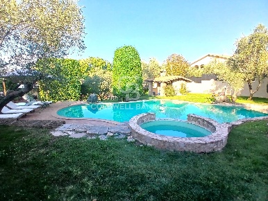 Foto Villa unifamiliare in strada Cassia sud, Viterbo di 494 m² in vendita