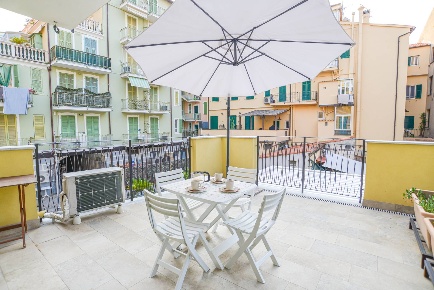Foto Appartamento in Piazza Fedi 1, Finale Ligure Centro di 49 m²